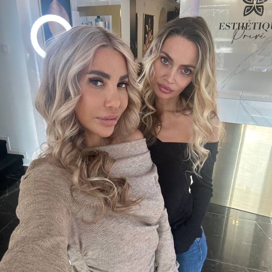 Esthetique Privé #beograd Uvijanje, lokne i talasi Lokne na presu / kupu / figaro - duga kosa ( do 