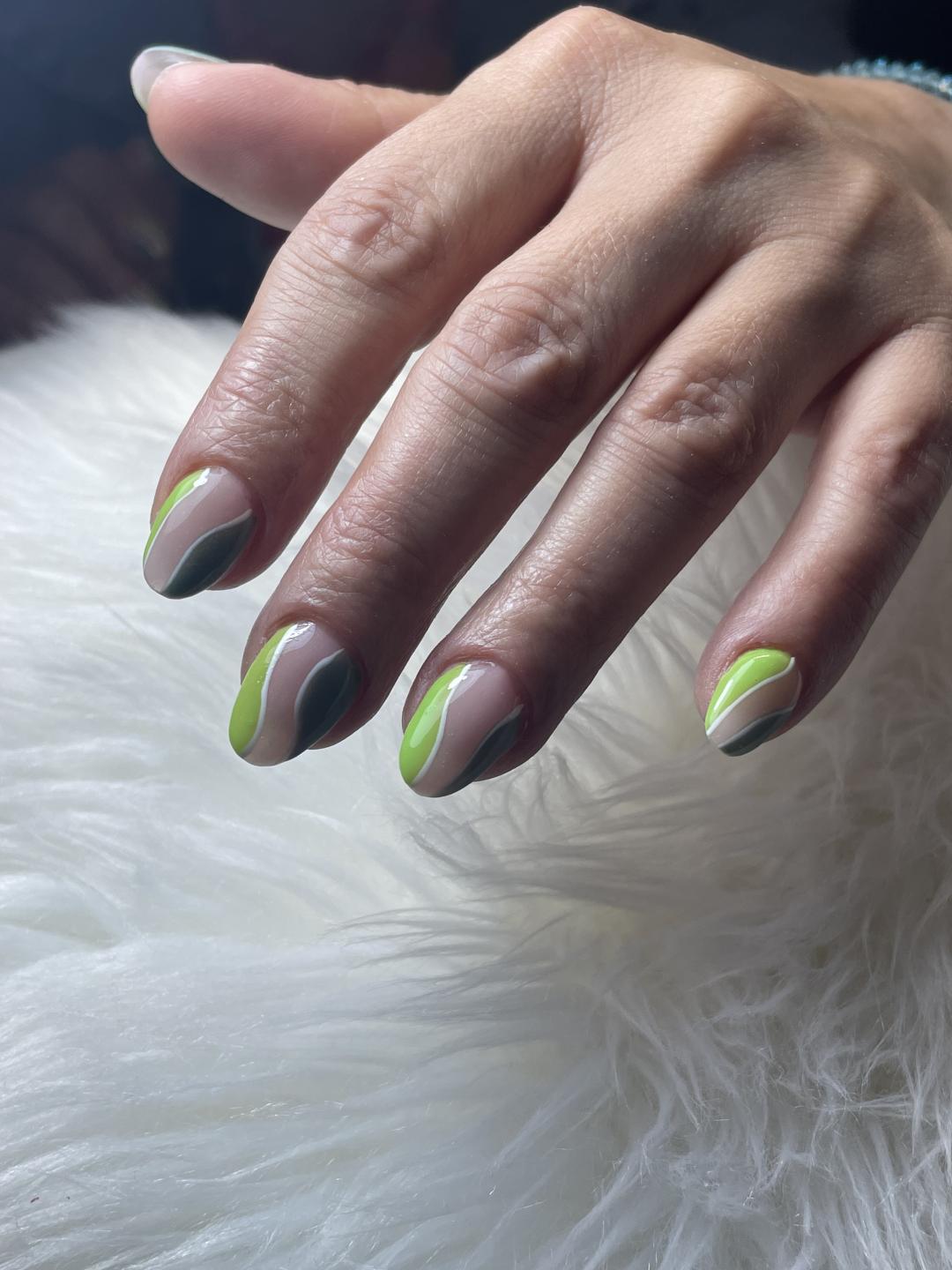 Korekcija izlivanja noktiju gelom - M dužina - Elle beauty center, Novi Sad Izlivanje noktiju Nokti Izlivanje noktiju, Novi Sad, Grbavica, Liman, Adamićevo