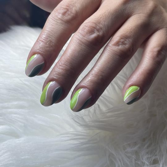 Elle beauty center #novisad Izlivanje noktiju Korekcija izlivanja noktiju gelom - M dužina