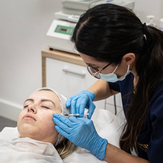 MediBella Aesthetic Dedinje #beograd Tretman lica Pink glow mezoterapija lica Pink Glow je inovativn