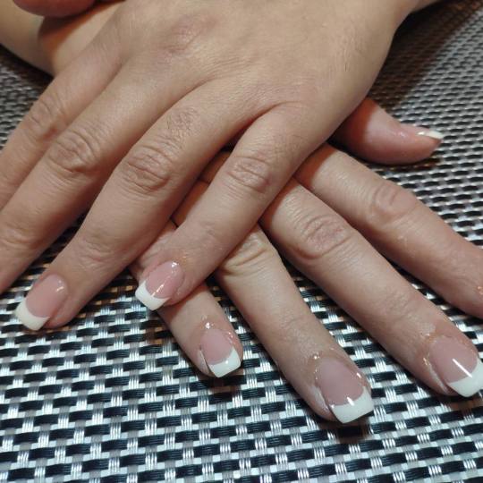 Friends beauty studio #beograd Izlivanje noktiju