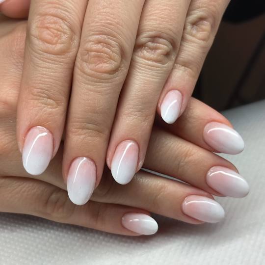 Bibi beauty centar #beograd Izlivanje noktiju Izlivanje noktiju gelom - dugi nokti BiBi - izlivanje 