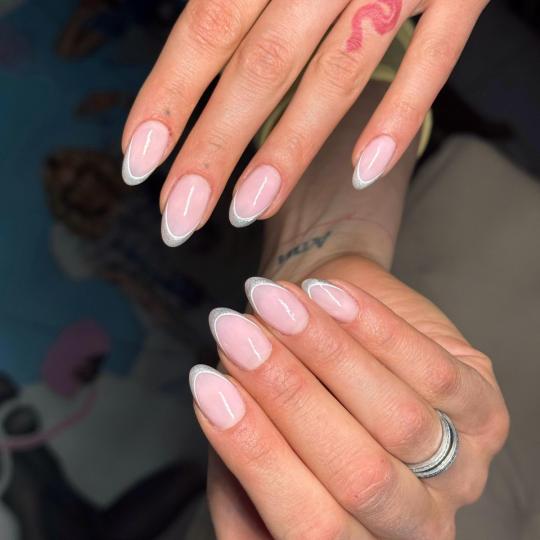 Claire #beograd Izlivanje noktiju Izlivanje noktiju gelom - M dužina dodatak crtanje frenc