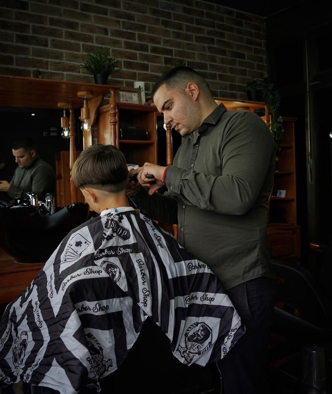 Muško šišanje - fade - Barber Shop Sekira - Vidikovac, Beograd Muško šišanje Muški frizeri Muško šišanje, Beograd, Vidikovac, Petlovo brdo, Labudovo brdo