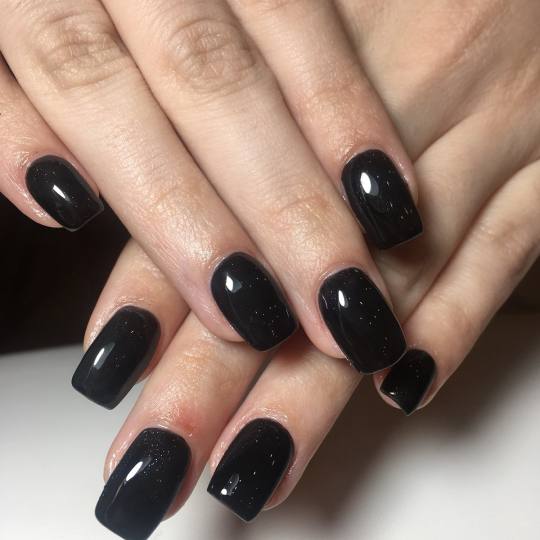 Salon Klinik #beograd Gel lak CND vrlo postojani i kvalitetni gel lakovi su na bazi prirodne smole i