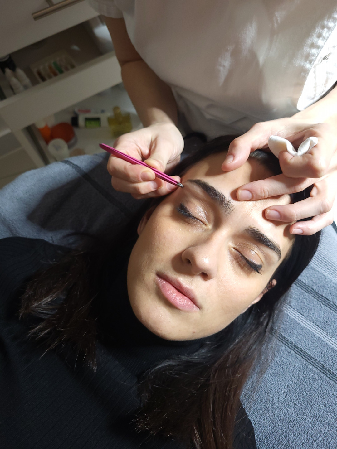 Nevena beauty centar #beograd Obrve Korekcija obrva voskom/pincetom - za dame