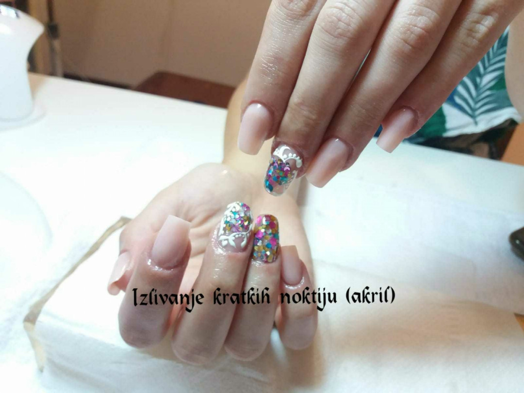 Izlivanje noktiju akrilom - kratki nokti - Victoriya Art, Beograd Izlivanje noktiju Nokti Izlivanje noktiju, Beograd, Žarkovo, Cerak, Bele vode