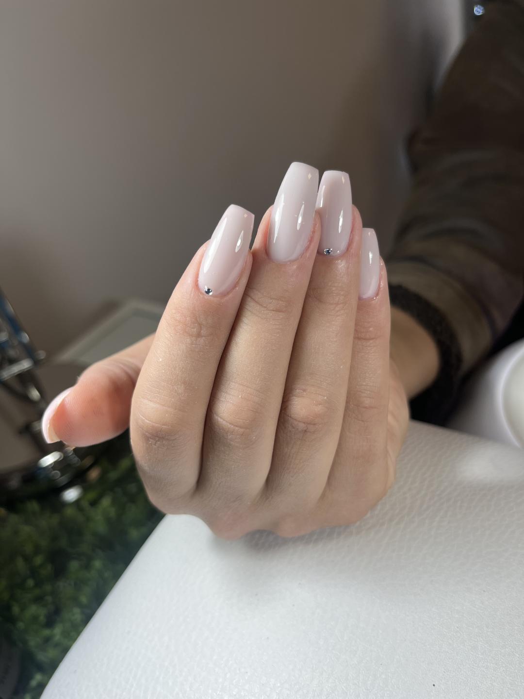 Ojačavanje prirodnih noktiju gelom - L dužina - Infinite Beauty, Beograd Ojačavanje noktiju Nokti Ojačavanje noktiju, Beograd, Vračar, Čubura, Crveni krst