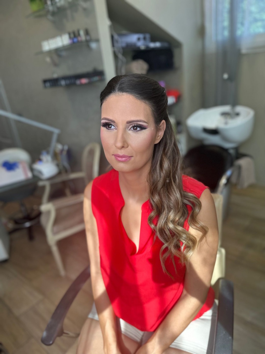 Bibi beauty centar #beograd Make-up / šminkanje Profesionalno šminkanje + veštačke trepavice + svečana frizura