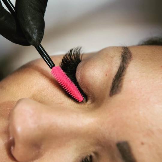 Ashanti Beauty Salon & Academy #beograd Nadogradnja trepavica Nadogradnja svilenih trepavica - ruski