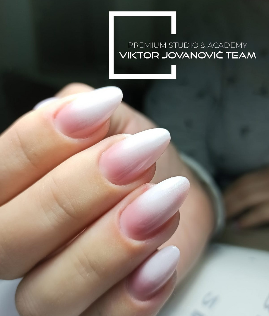Korekcija noktiju - S velicina - BEAUTY CENTER Viktor Jovanović, Subotica Izlivanje noktiju Nokti Izlivanje noktiju, Subotica, Centar