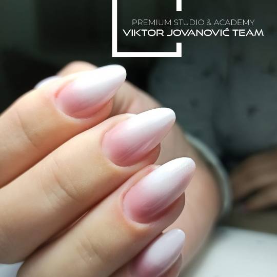 BEAUTY CENTER Viktor Jovanović #subotica Izlivanje noktiju Korekcija noktiju - S velicina