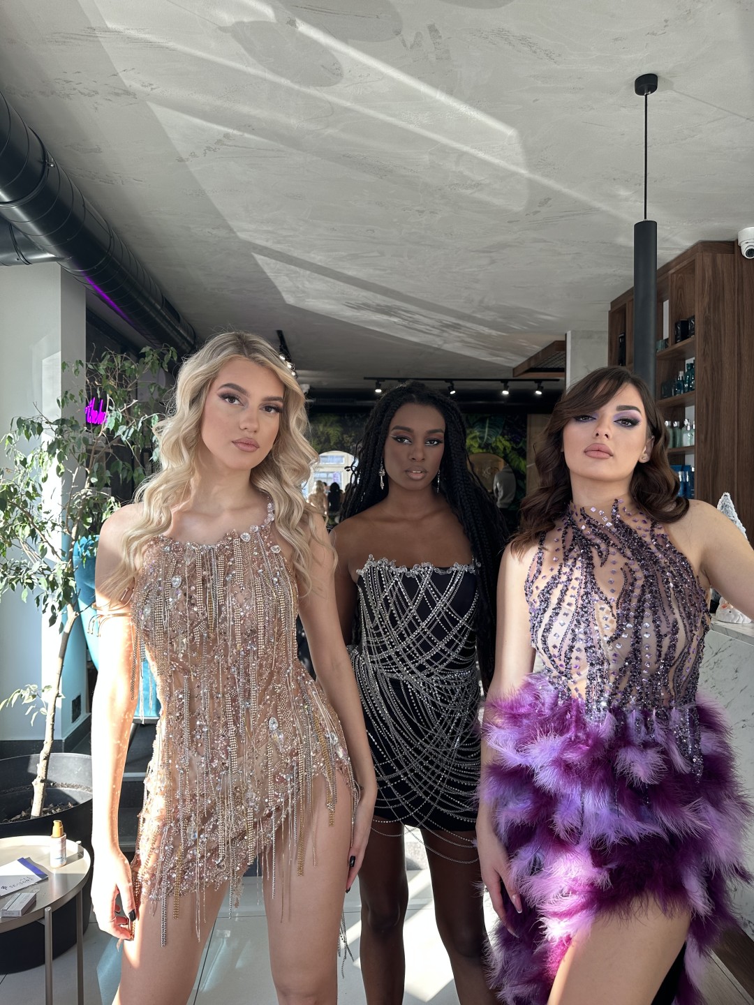 Feniranje na talase - ekstra duga kosa - All seasons estetik studio, Beograd Feniranje i stilizovanje Frizerski saloni Feniranje i stilizovanje, Beograd, Slavija, Autokomanda, Neimar