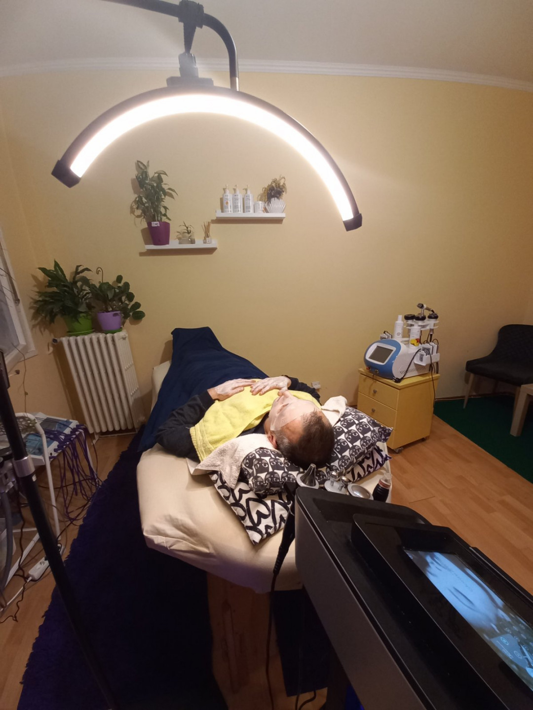 21 Beauty Centar #beograd Tretmani tela Paket 1- Kavitacija x 8 + lipo laseri x 8 + termo sauna x 4