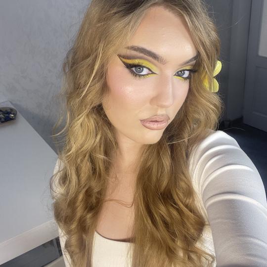 Artist Alex Studio #nis Make-up / šminkanje Profesionalno šminkanje + veštačke trepavice Matura