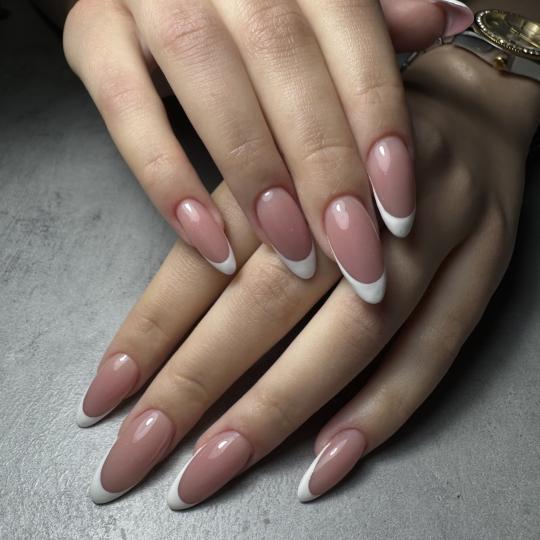 Elle beauty center #novisad Izlivanje noktiju Korekcija izlivanja noktiju - L dužina