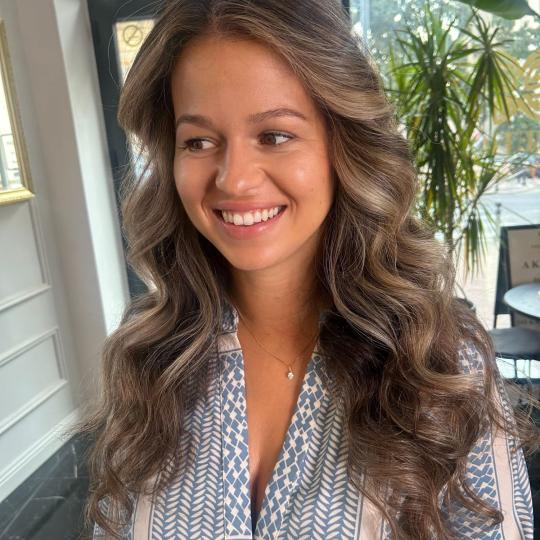 Esthetique Privé #beograd Ombre, sombre, balayage Balayage + Preliv +Feniranje + Šišanje +Black C