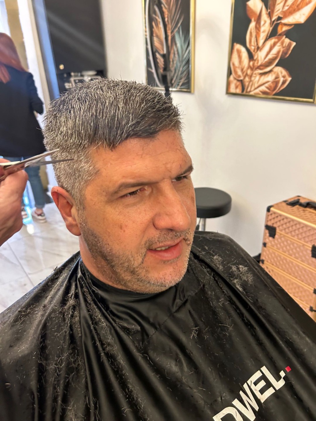 Esthetique Privé #beograd Nadogradnja kose Muško šišanje - makazama / mašinicom