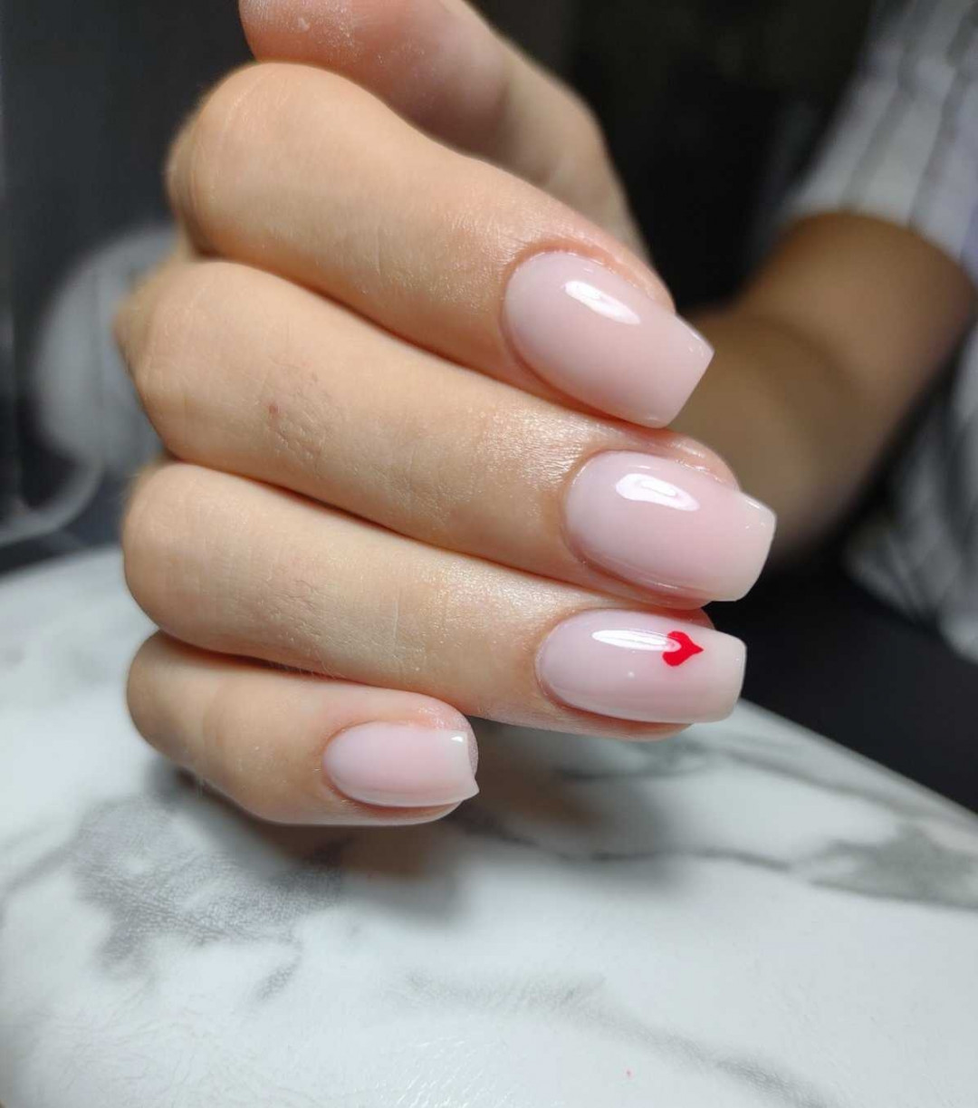 Ashanti Beauty Salon & Academy #beograd Ojačavanje noktiju Ojačavanje prirodnih noktiju gelom - boja