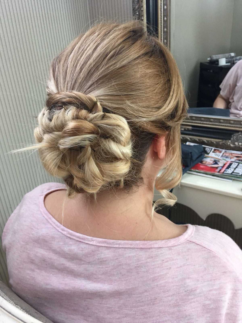 Bibi beauty centar #beograd Svečane i frizure za svadbu Profesionalno šminkanje + svečana frizura + manikir / trajni lak - za maturante