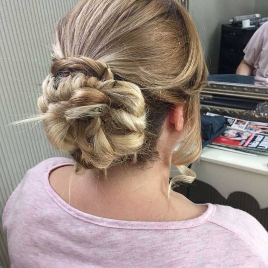 Bibi beauty centar #beograd Svečane i frizure za svadbu Profesionalno šminkanje + svečana frizura
