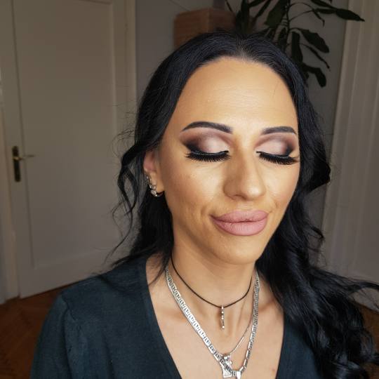 Ena beauty studio #nis Make-up / šminkanje Profesionalno šminkanje + veštačke trepavice