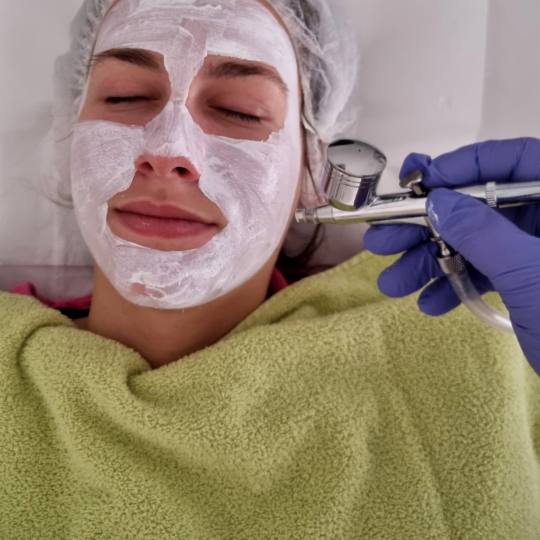 Emilly #beograd Tretman lica Oxygen - dodatak uz uslugu Vaša koža želi da udahne kiseonik. Ovo je