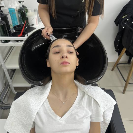 GM Beauty studio #beograd Farbanje kose Farbanje + feniranje kose - sve dužine kose
