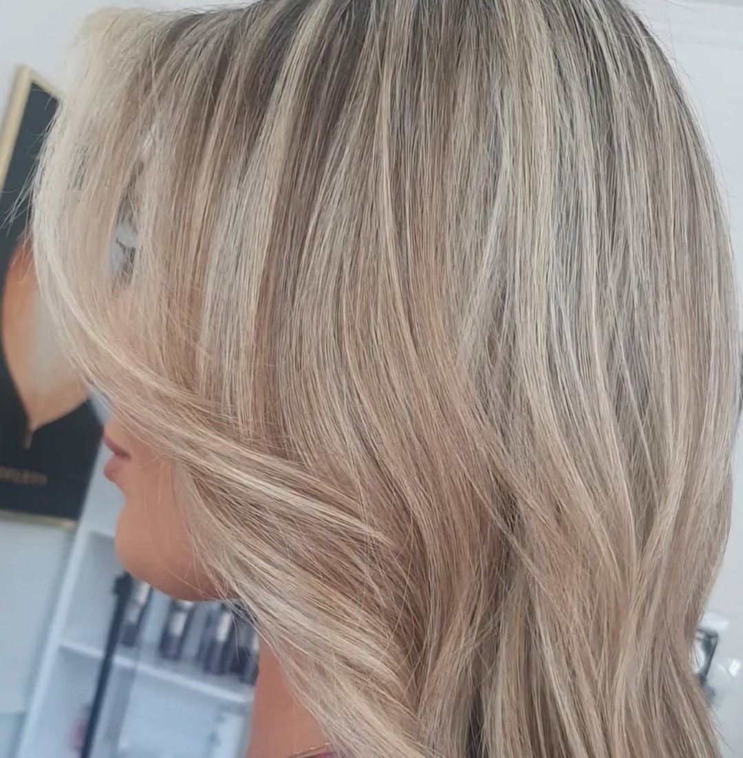 Esthetique Privé #beograd Pramenovi Pramenovi na foliju +Preliv + Feniranje +Šišanje +Black Caviar tretman