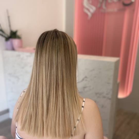 HeliS #beograd Pramenovi Pramenovi na foliju / Balayage + preliv + feniranje - kosa srednje dužine