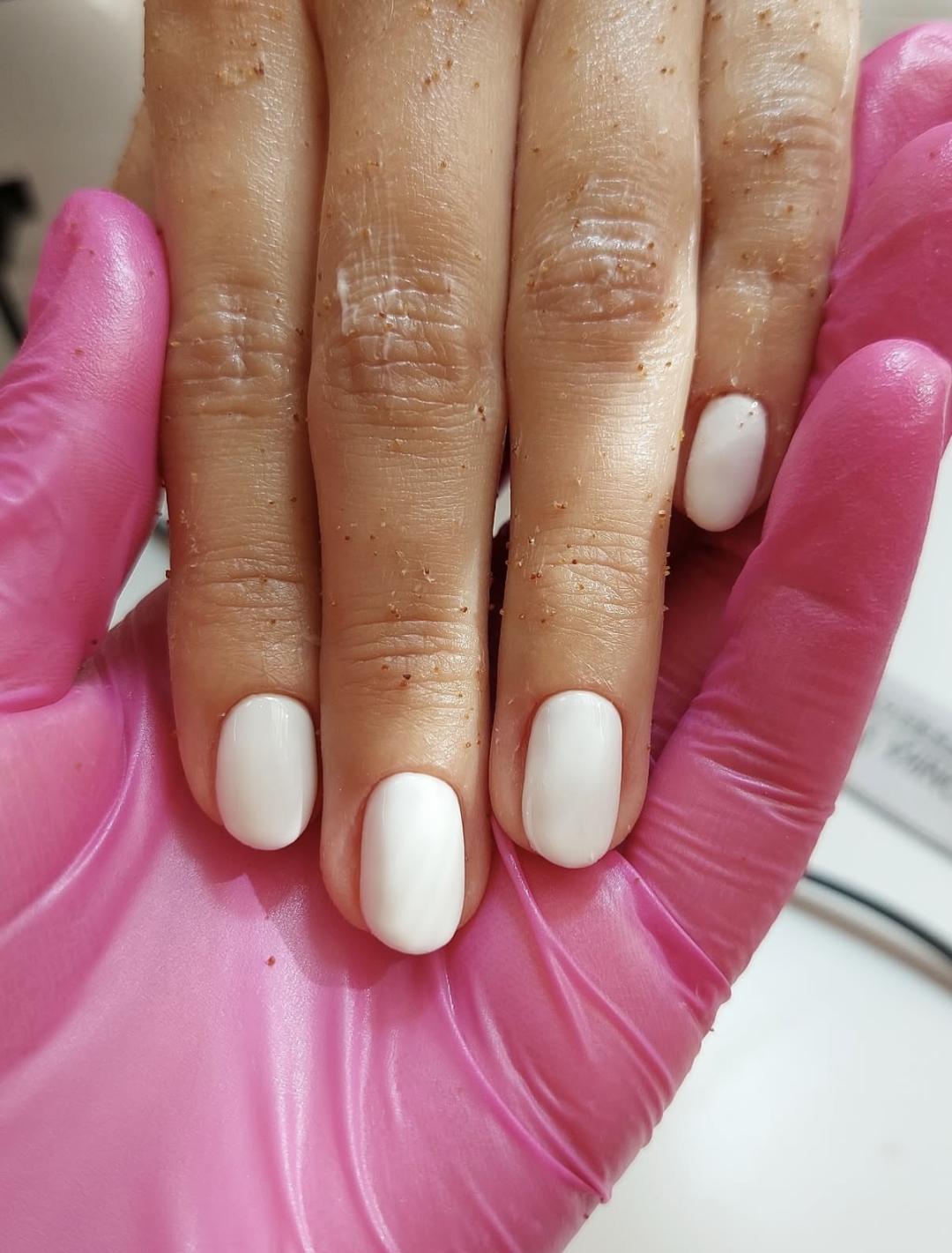 Manikir + gel lak - Glo, Beograd Gel lak Nokti Gel lak, Beograd, Novi Beograd blokovi, Belville, Savski kej