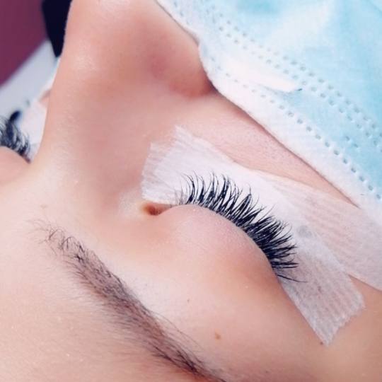 A1 make up studio by Andjelina Stamenković #nis Nadogradnja trepavica 1 na 1 tehnika daje potpuno p