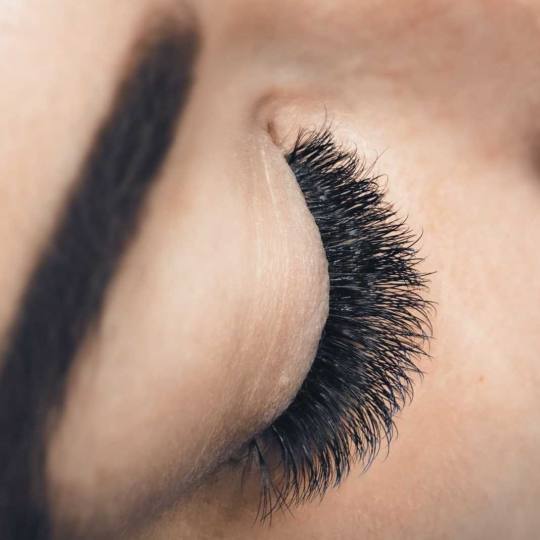 Right Beauty #beograd Nadogradnja trepavica Nadogradnja trepavica - ruski volumen 5D - 8D