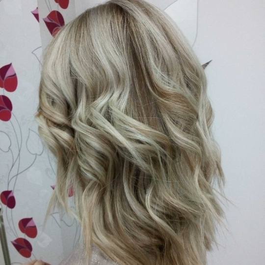 Hairrific #novisad Pramenovi Pramenovi blanšem + preliv + feniranje - kosa srednje dužine / ekstra