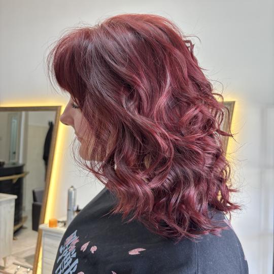 Atelier Kat #beograd Žensko šišanje Žensko šišanje + feniranje - kosa srednje dužine