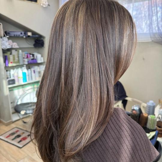Bibi beauty centar #beograd Pramenovi Pramenovi na foliju u 1 / 2 boje / blanšem + olaplex+ preliv 