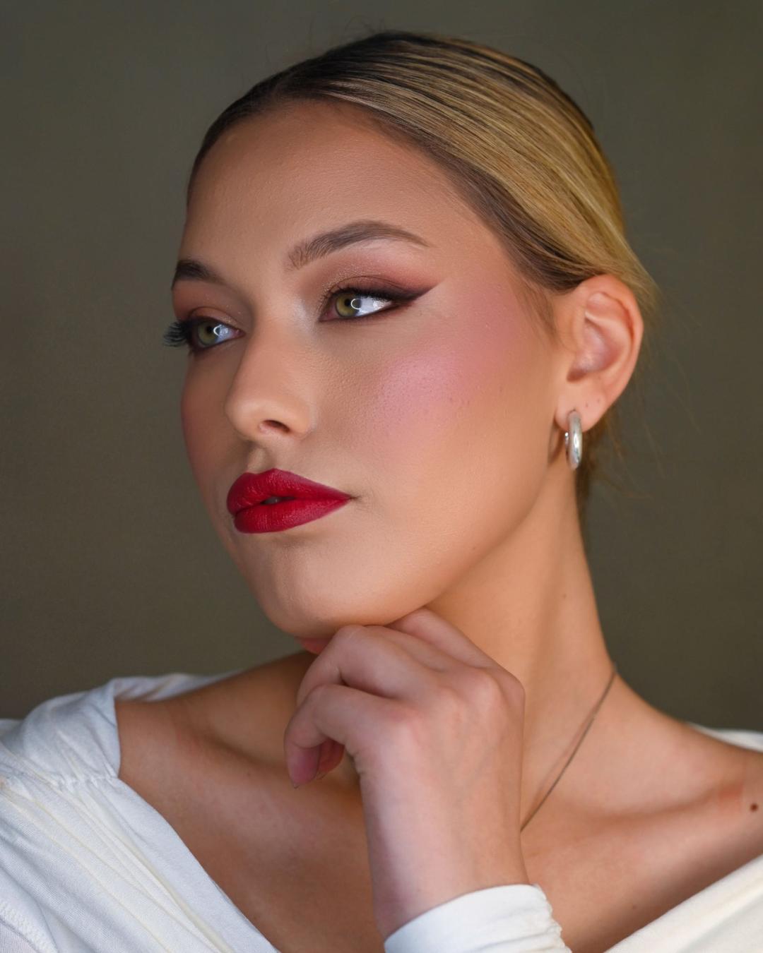 Profesionalno šminkanje za apsolventsko veče - Ivana Vit, Beograd Make-up / šminkanje Lice Make-up / šminkanje, Beograd, Zvezdara