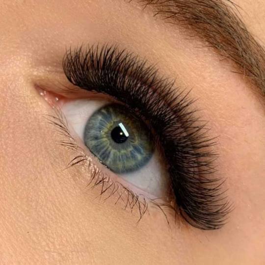 Right Beauty #beograd Nadogradnja trepavica Nadogradnja trepavica - ruski volumen 5D - 8D