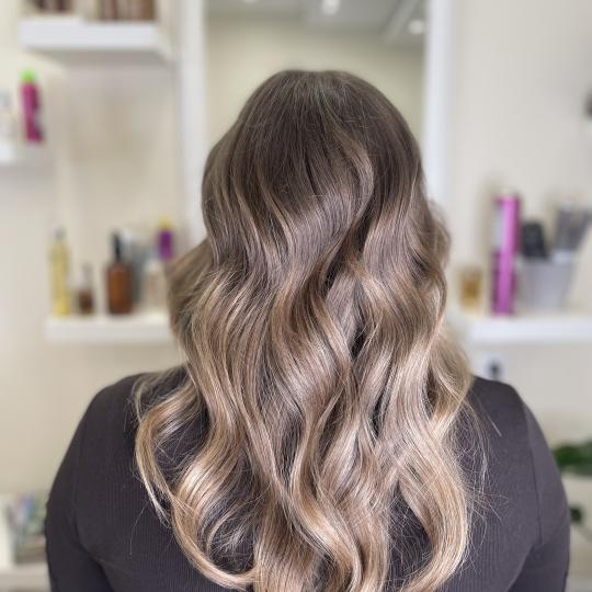 Amelie Hair and Beauty #beograd Farbanje kose Preliv cele dužine - veoma duga kosa do polovine leđ