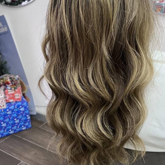 Bella Tajs #beograd Feniranje i stilizovanje Feniranje na talase - kosa srednje dužine Frizerski sa