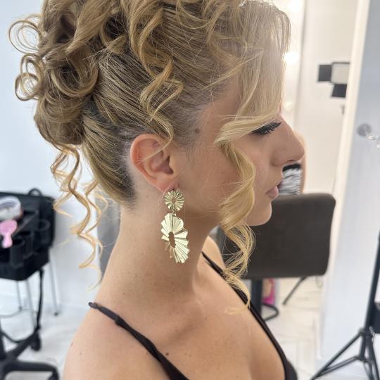 Princess beauty salon #nis Farbanje kose Svečana frizura - punđa sa loknama