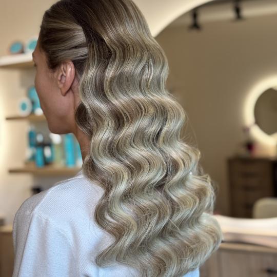Studio Kristina Jovanović #beograd Uvijanje, lokne i talasi Holivudski talasi - sve dužine kose