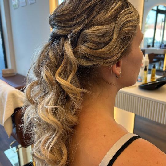 Diamond Beauty #beograd Svečane i frizure za svadbu Svečana frizura - složena