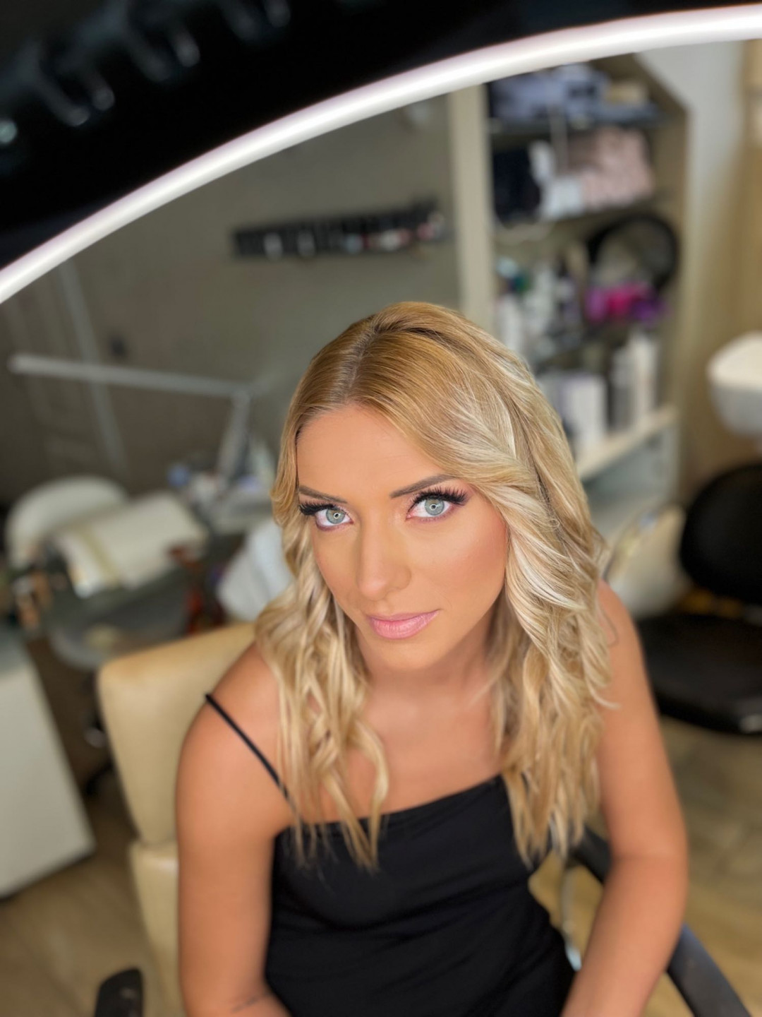 Bibi beauty centar #beograd Make-up / šminkanje Profesionalno šminkanje + veštačke trepavice + svečana frizura