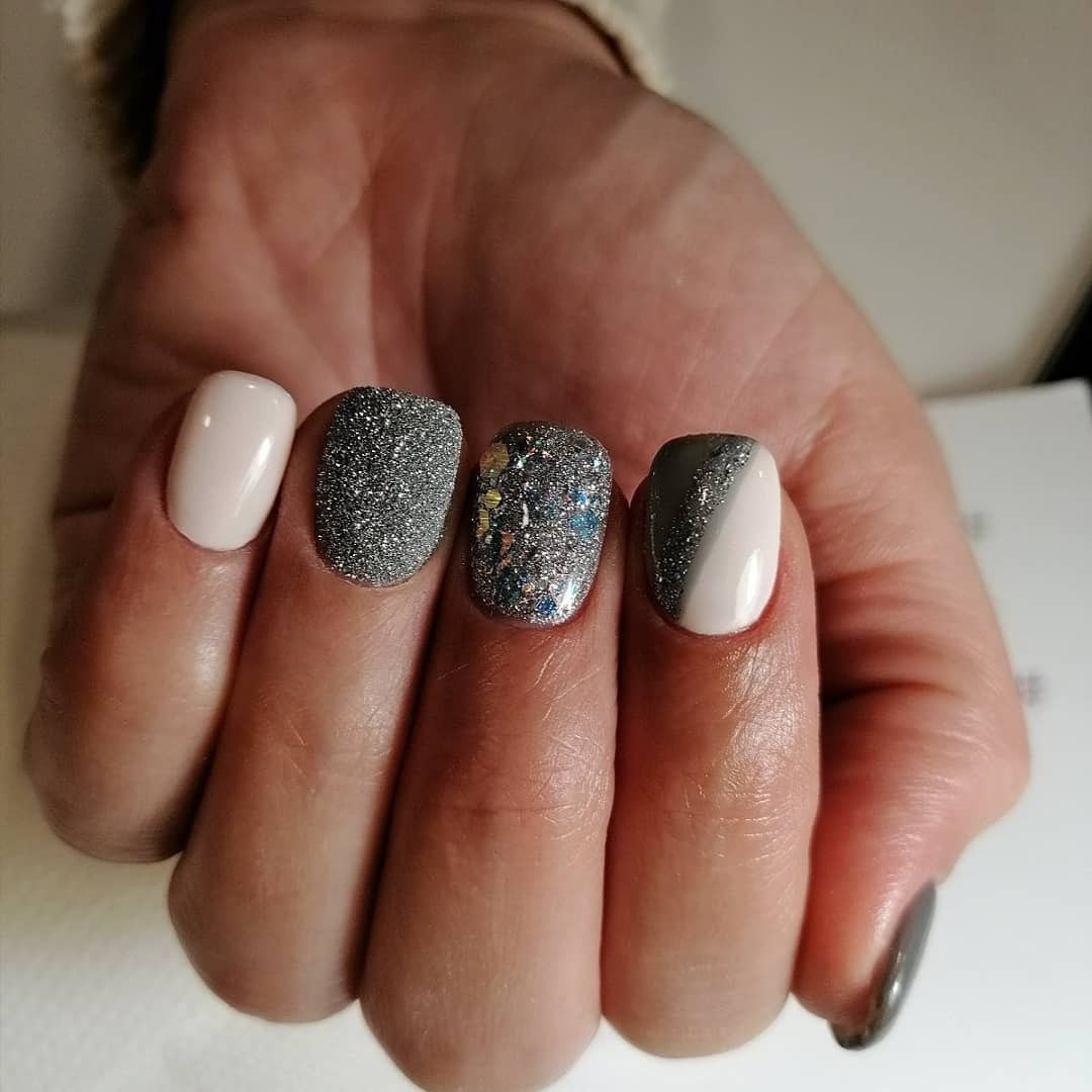 Nail office - TC BIG Rakovica #beograd Korekcija noktiju Korekcija noktiju gelom + boja - S dužina