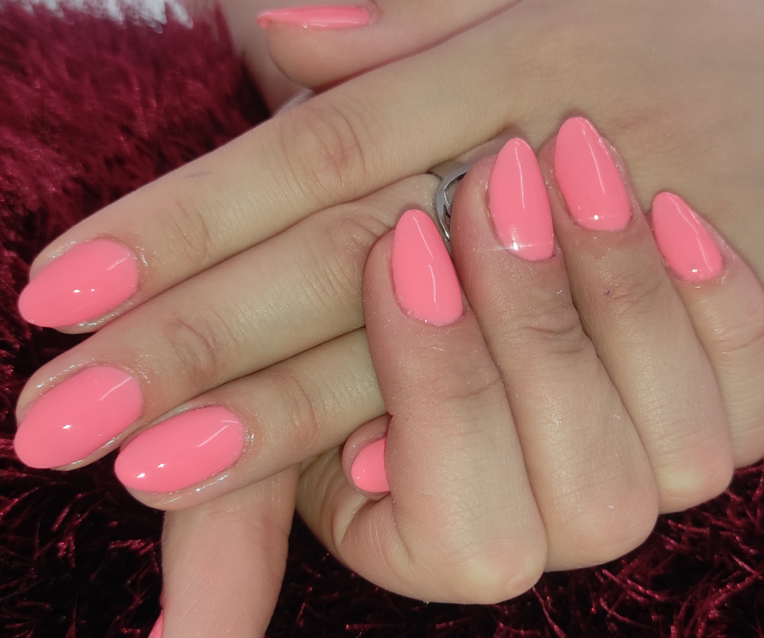 Gel lak - ruke - Studio Diva Lux, Niš Gel lak Nokti Gel lak, Niš, Medijana