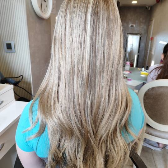 Bibi beauty centar #beograd Pramenovi Pramenovi na foliju u 1 / 2 boje / blanšem + olaplex+ preliv 