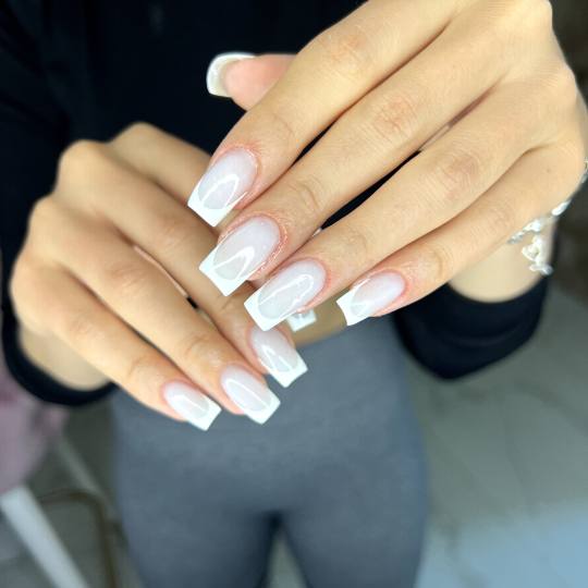aBeauty Salon Lepote #beograd Lakiranje noktiju French - dodatak uz uslugu U salonu aBeauty pružamo