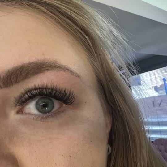 Nini beauty studio #beograd Nadogradnja trepavica Nadogradnja trepavica - mix metoda