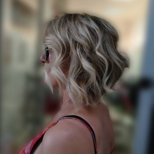 Hairrific #novisad Pramenovi Pramenovi blanšem + preliv + feniranje - kosa srednje dužine / ekstra
